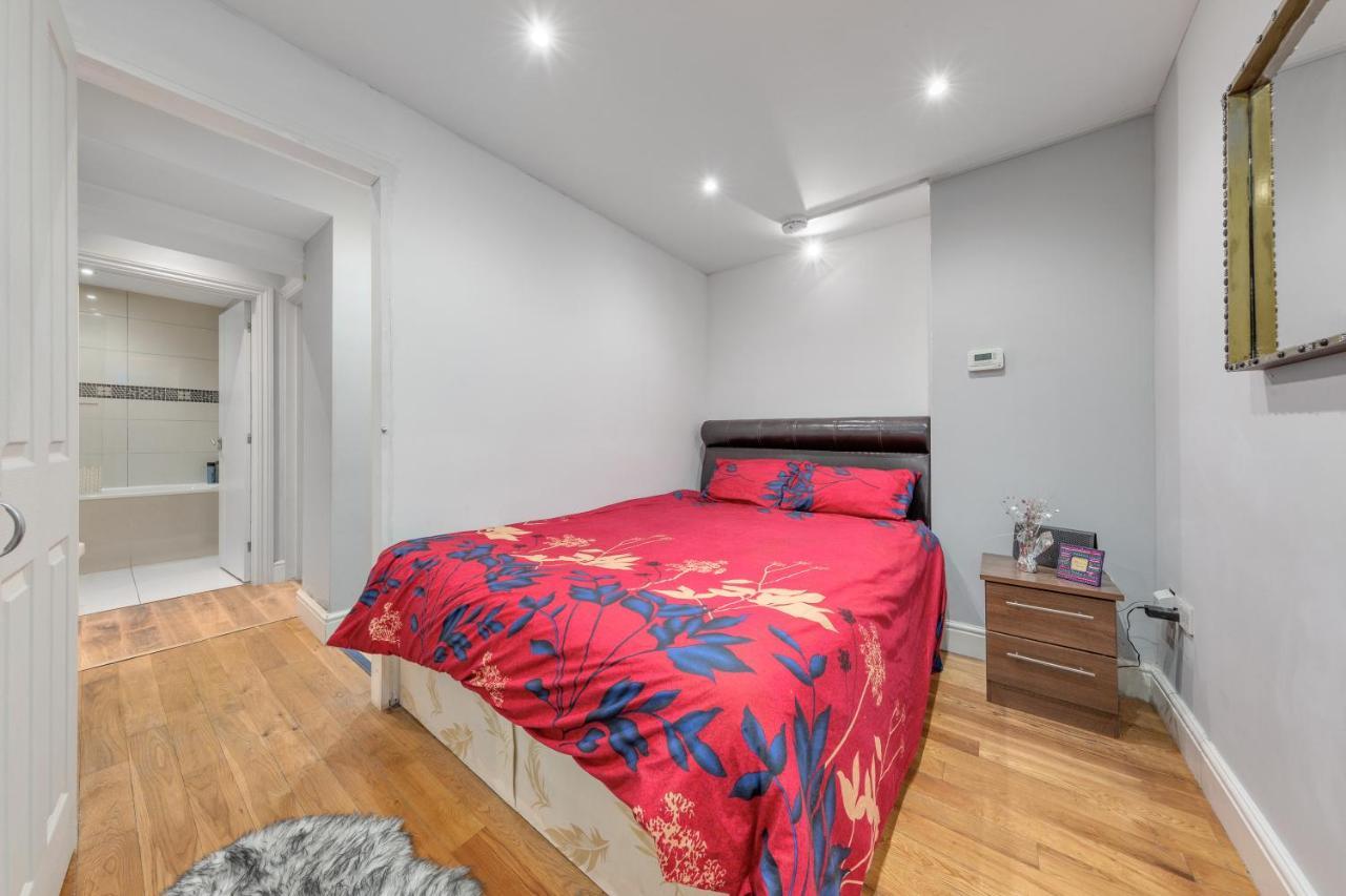 Elegant And Chic 2-Bedroom Basement Apartment In Paddington London Exterior photo