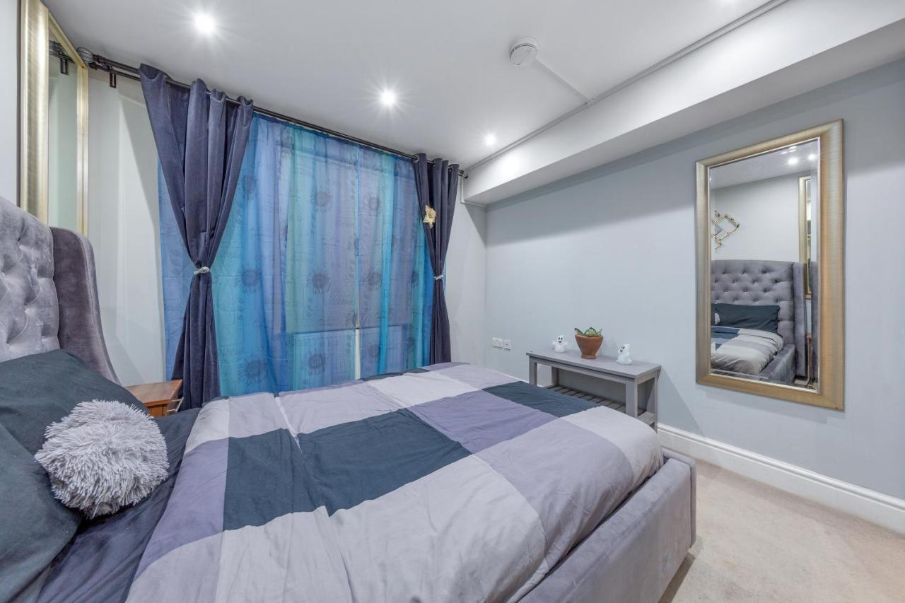 Elegant And Chic 2-Bedroom Basement Apartment In Paddington London Exterior photo