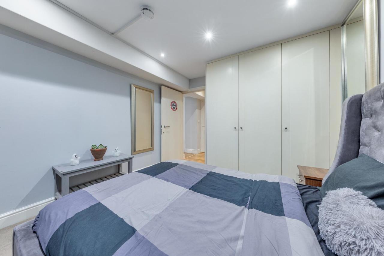 Elegant And Chic 2-Bedroom Basement Apartment In Paddington London Exterior photo
