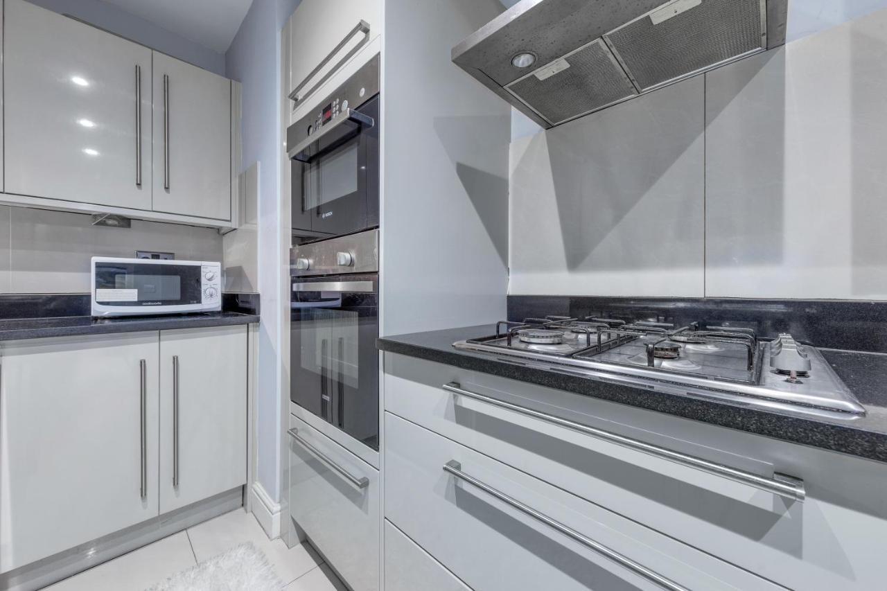Elegant And Chic 2-Bedroom Basement Apartment In Paddington London Exterior photo