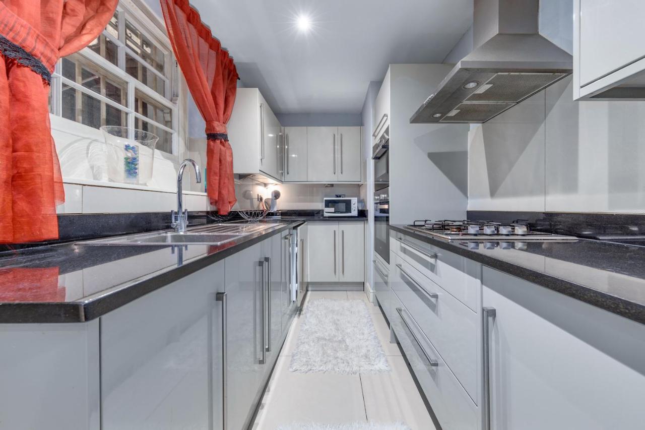 Elegant And Chic 2-Bedroom Basement Apartment In Paddington London Exterior photo