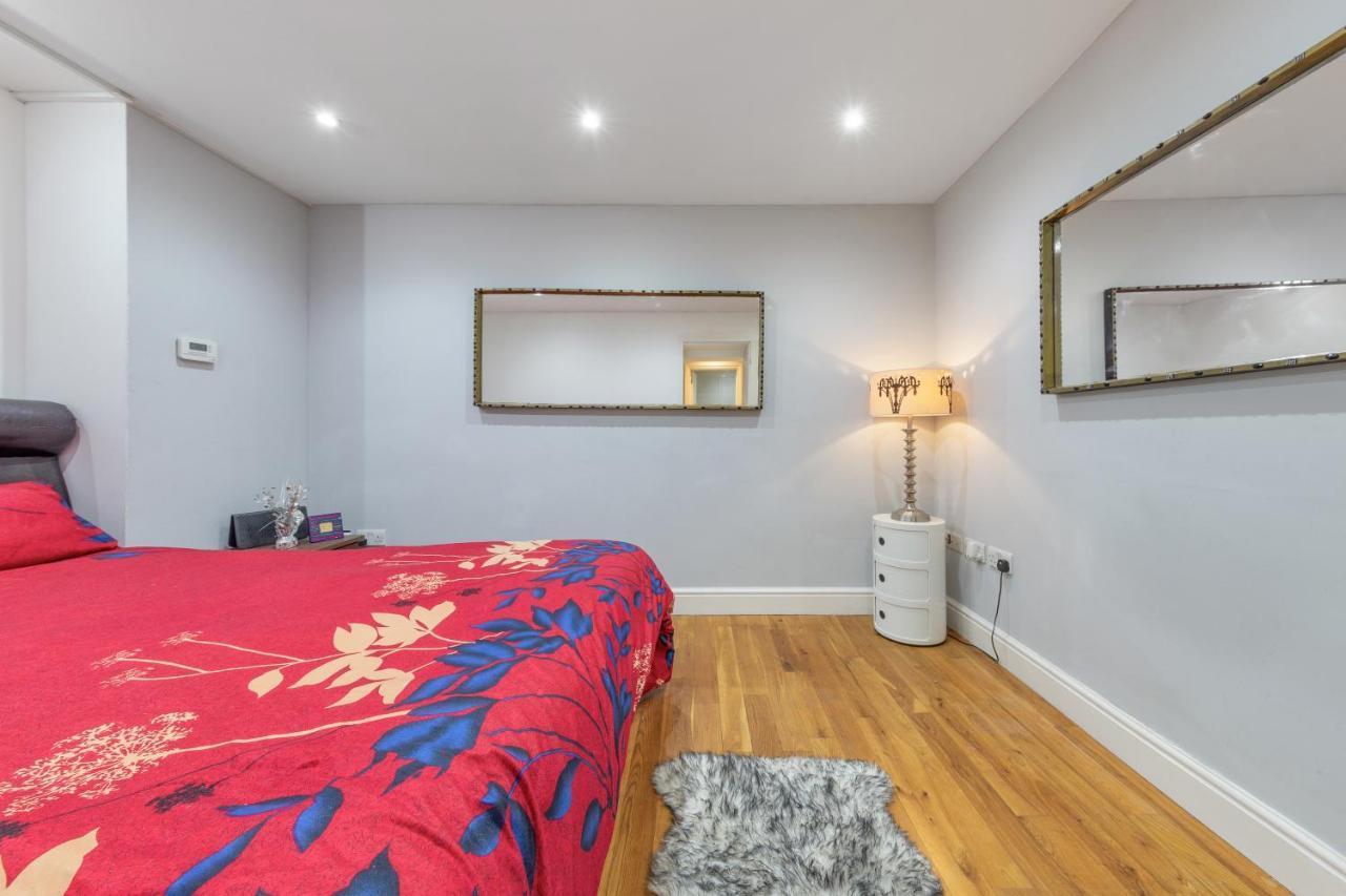 Elegant And Chic 2-Bedroom Basement Apartment In Paddington London Exterior photo