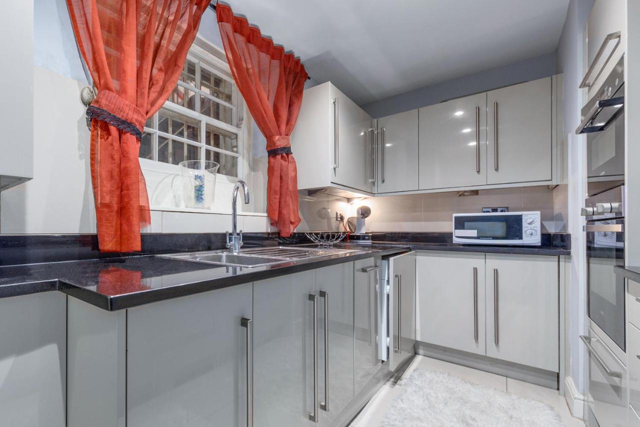 Elegant And Chic 2-Bedroom Basement Apartment In Paddington London Exterior photo